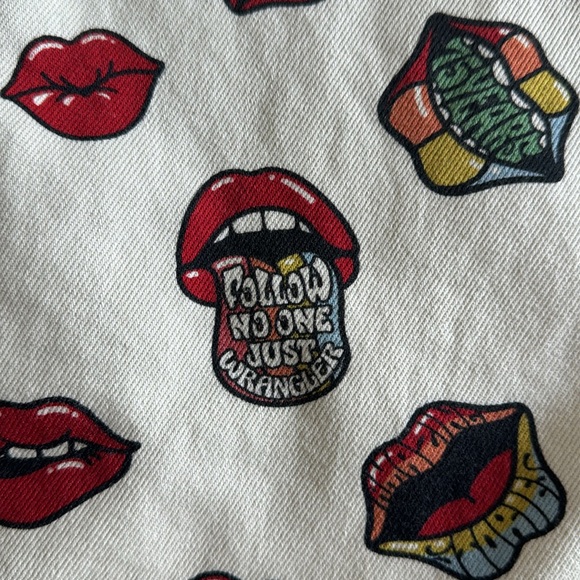 NWT Wrangler 652 High Rise Barrel Jeans Read My Lips Print - Picture 6 of 7